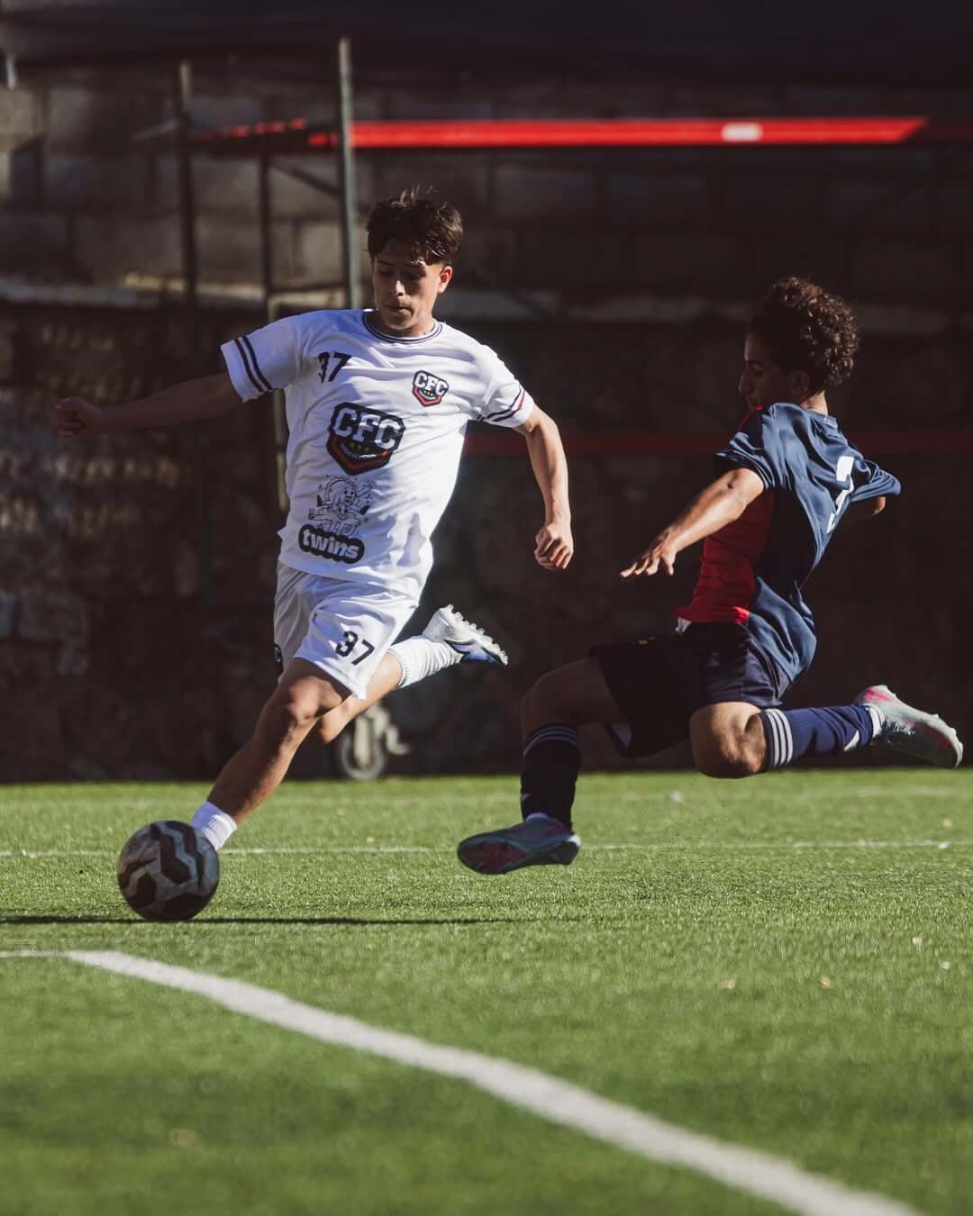 Os sub-19 e os sub-16 defrontaram hoje o Marcet FU, num treino conjunto que reforçou a ligação e (10)