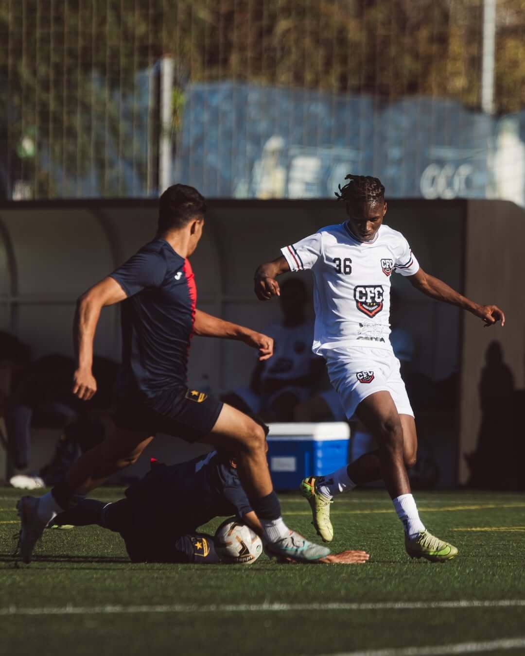 Os sub-19 e os sub-16 defrontaram hoje o Marcet FU, num treino conjunto que reforçou a ligação e (11)