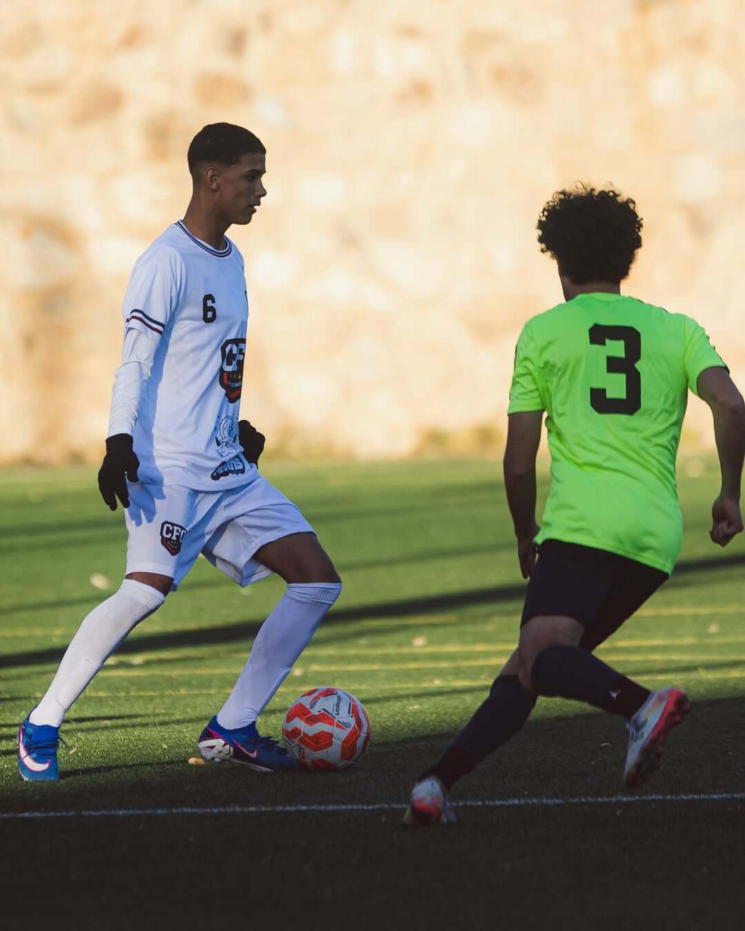 Os sub-19 e os sub-16 defrontaram hoje o Marcet FU, num treino conjunto que reforçou a ligação e (4)